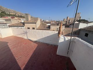 Casa adossada  Calle san crispín. Casa céntrica