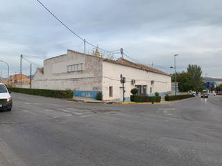 Solar industrial  Avenida alicante. Nave con parcela