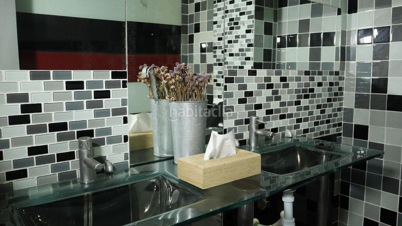 Foto 541dee74-493e-430c-a09d-f10a3eb7af4f. Traspàs local comercial a carrer de ciscar 45 a Gran Via Valencia