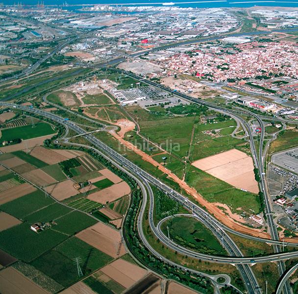 Foto 5b42e0c3-2e82-4128-b7c1-129103716d4d. Terreny residencial a carrer de manuel bertrand 55 a Prat de Llobregat (El)