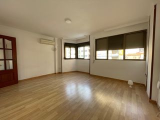 Flat  Avinguda joan carles i. Piso 3 dormitorios