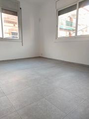 Flat in Sant Andreu de Palomar. Piso en venta completamente exterior en el barrio de sant andreu