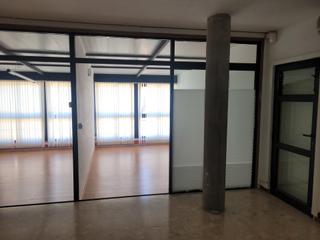 Miete Büro in Calle del castillo 65. Amplia y luminosa oficina en alquiler en el centro de santa cruz