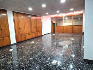 Office space in Calle imeldo serís 8. Oficina a la venta con proyecto de viabilidad de cambio de uso