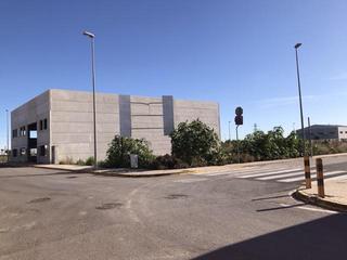 Terreny residencial a Vinalesa. Se vende parcela  urbana para edificar nave/s industrial/es en p