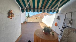 Casa adossada a Sant Esteve Sesrovires