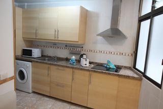 Alquiler Loft en Los Cristianos. Se alquila habitación en los cristianos – piso compartido