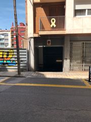 Location Parking voiture à Carrer victor catala, 2. A tocar el centre de figueres