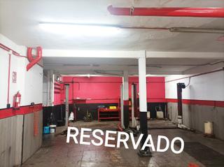 Location Local commercial  Calle eugenio serrano. Gran local para cualquier actividad comercial y apto para vivien