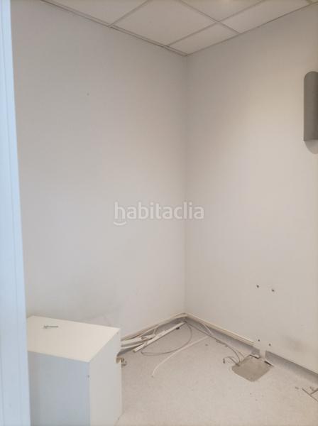 Foto 294bc553-1c0b-48f5-be9c-3a34a5af41d4. Locale commerciale in avenida de la universidad 35 in Leganés