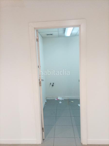 Foto 875432fa-7f2d-48b8-b4d1-70c42fe8a985. Locale commerciale in avenida de la universidad 35 in Leganés