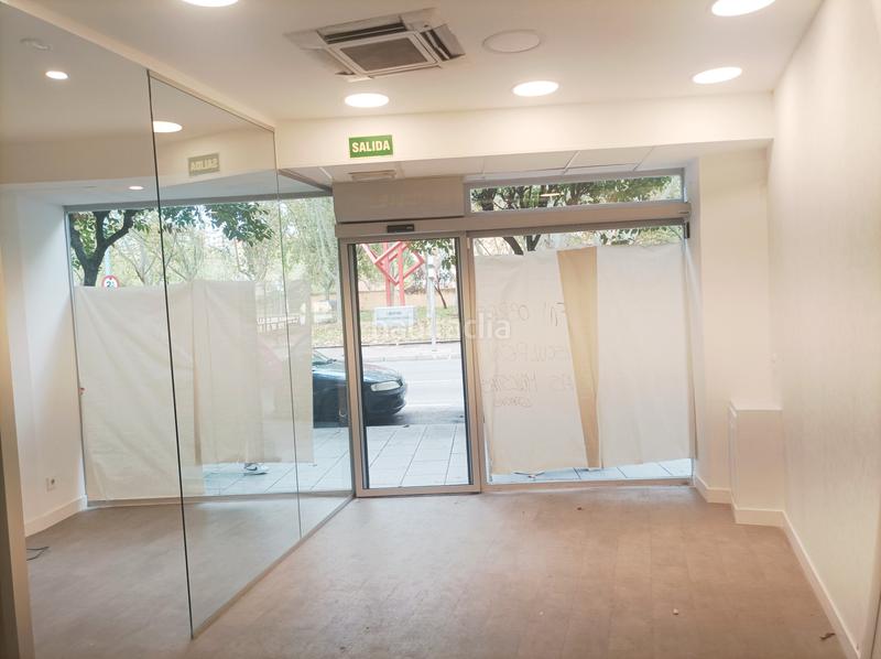 Foto 8c5ae23a-dcbd-45f6-931a-102e24728635. Locale commerciale in avenida de la universidad 35 in Leganés