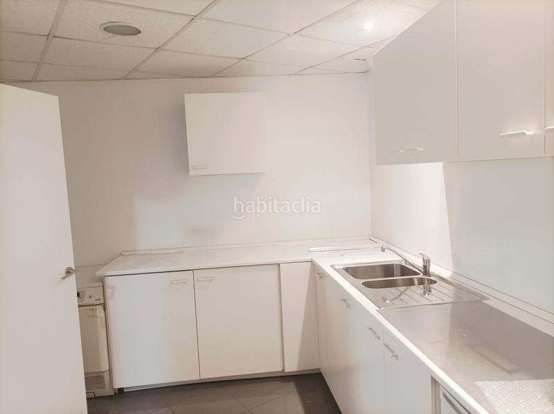 Foto d244845d-a20b-46a6-8583-358764f688ff. Locale commerciale in avenida de la universidad 35 in Leganés