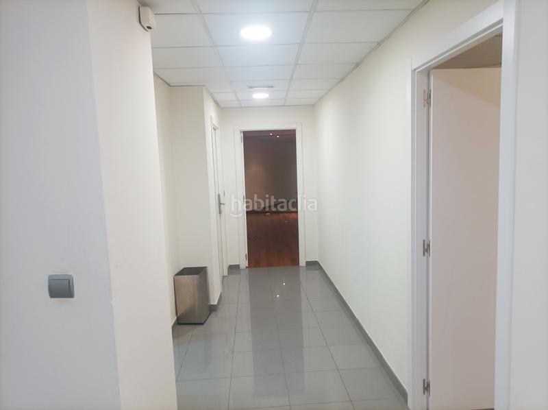 Foto ec2ae9fb-4c3d-4b33-a966-e57b7ae0f1e2. Locale commerciale in avenida de la universidad 35 in Leganés