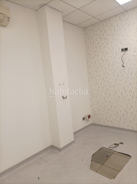 Foto f511214e-2b2a-4762-82a9-4021084b68f3. Locale commerciale in avenida de la universidad 35 in Leganés