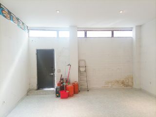 Lloguer Local Comercial a Calle riocabado 2. Local comercial con muchas posibilidades