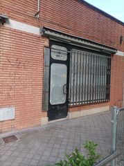 Local Comercial  Calle de las alpujarras. Local peque�o, zona tranquila, gran fachada con escaparate.