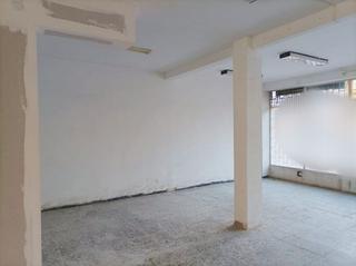 Local Comercial en Descubridores-Escritores. Local con posibilidad de cambio de uso a vivienda en centro de l