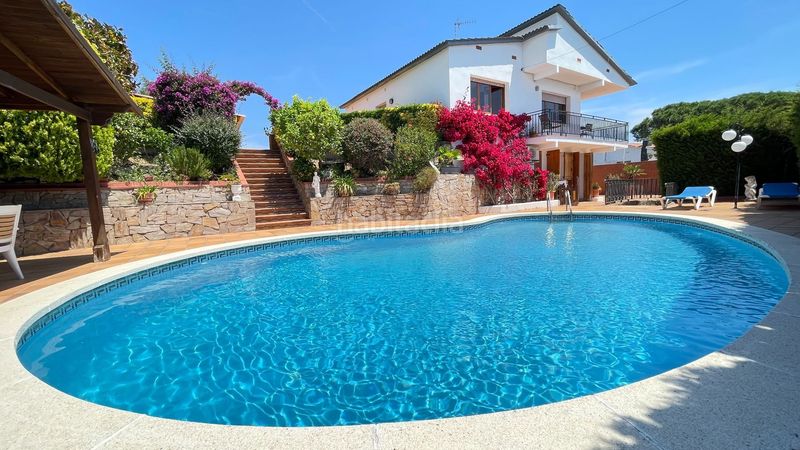 Foto fa02ed0b-af85-43c4-a0c8-87ec6bddb392. Casa amb piscina a Sant Cebrià de Vallalta