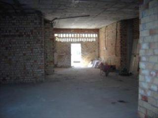 Lloguer Local Comercial  Clara campoamor. Se alquila en bruto, para reformar.
