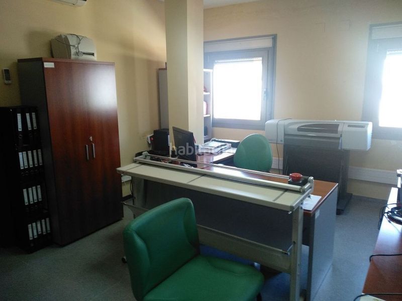 Foto 5c2af3fe-cbd3-486b-87c3-c3294a0fd8ab. Ufficio in Gelves