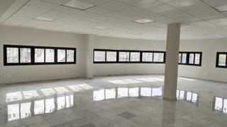 Location Bureau  Manufactura. Oficina cerca de la pasarela pisa.