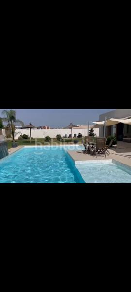 Foto d1fb9006-85a6-42cb-9655-d847c576232d. Casa chalet independiente con una moderna edificación en Mairena del Aljarafe