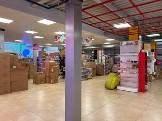 Lloguer Nau industrial  Comercio. Nave de 800m2 útil  500m2 en una entreplanta