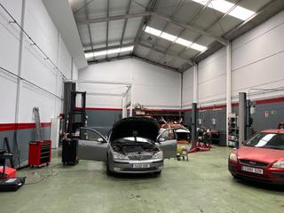 Alquiler Nave industrial  Manzanillas. Talles mecánico en funcionamiento!!!