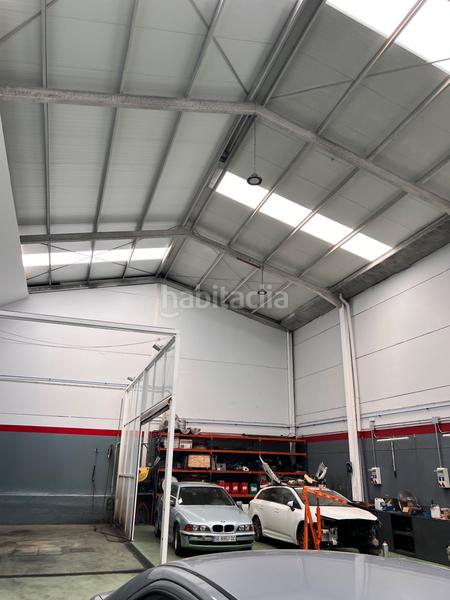 Foto c5e8d8e5-4e0c-4480-aee3-30f5288efc63. Alquiler nave industrial talles mecánico en funcionamiento!!! en Santiponce