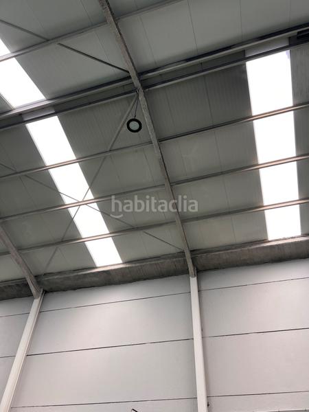 Foto e3b9cea2-2e5c-4858-877b-c9d1c0c29cfc. Rent industrial building in Santiponce