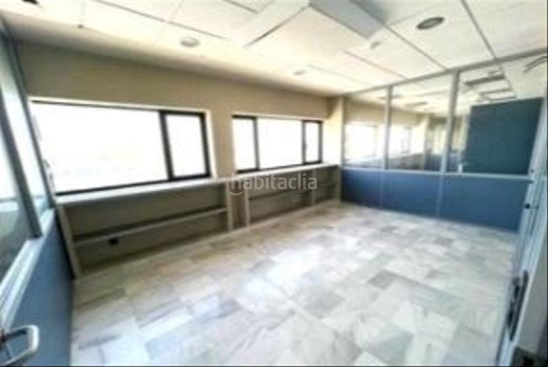 Foto 0ff1d695-34d3-4e90-b60a-709118df9d9c. Alquiler oficina edificio completo con muchas posibilidades de negocio. en Mairena del Aljarafe