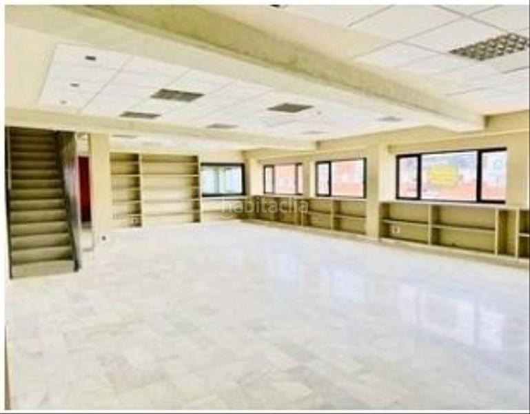 Foto c3a711cf-2ed2-417d-b2c8-73585fbc8e78. Alquiler oficina edificio completo con muchas posibilidades de negocio. en Mairena del Aljarafe