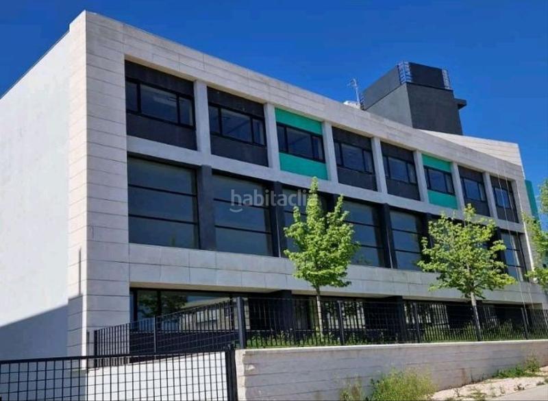 Foto f6f3b8bc-365e-46e6-90d3-2af5b34bb613. Alquiler oficina edificio completo con muchas posibilidades de negocio. en Mairena del Aljarafe