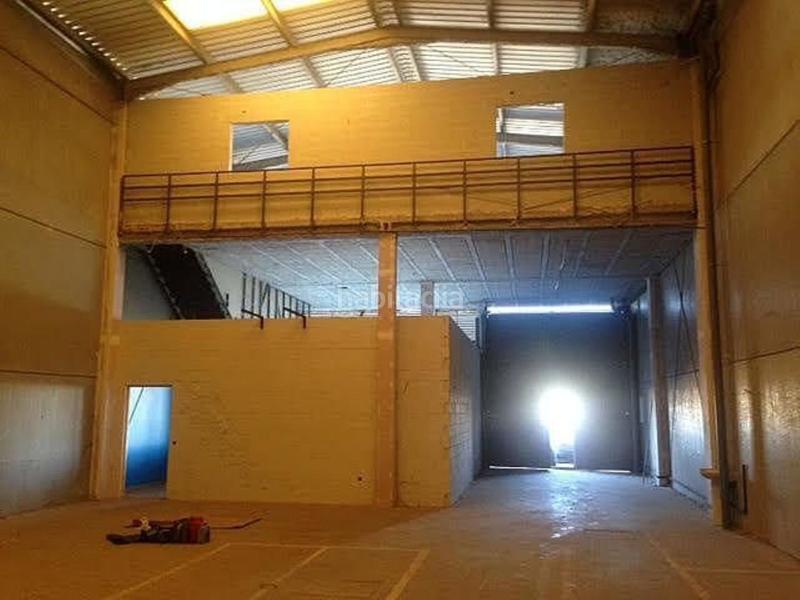 Foto 4bd5cbb9-8e8a-4260-b85b-5f7d23c2b937. Alquiler nave industrial  comercila Pisa en Mairena del Aljarafe