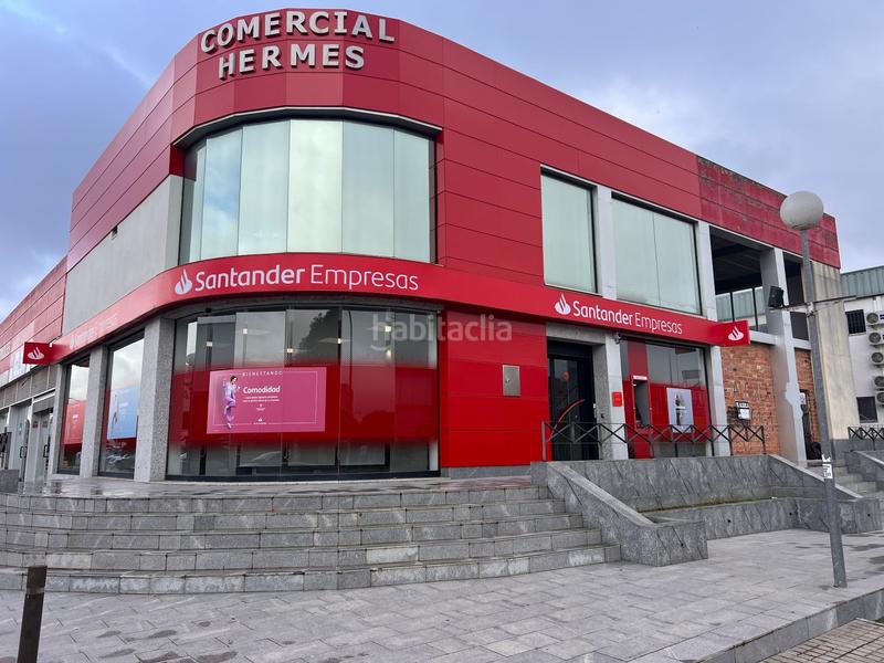 Foto 51fe364a-98f1-4952-bdc8-2c6b2e55e594. Local comercial en comercio 8 edificio para comercio u oficinas en Mairena del Aljarafe