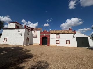 Finca rústica a Cañada del rodaban s/n. Cortijo andaluz ubicado en un antiguo molino, con 2500m2 de parc