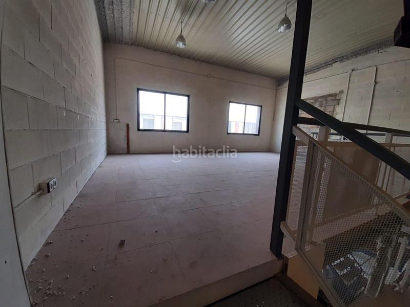 Foto cc087aa0-2db1-4f61-a8a1-7a41ee4befda. Alquiler nave industrial nave 300m2 Pisa en Pisa Mairena del Aljarafe