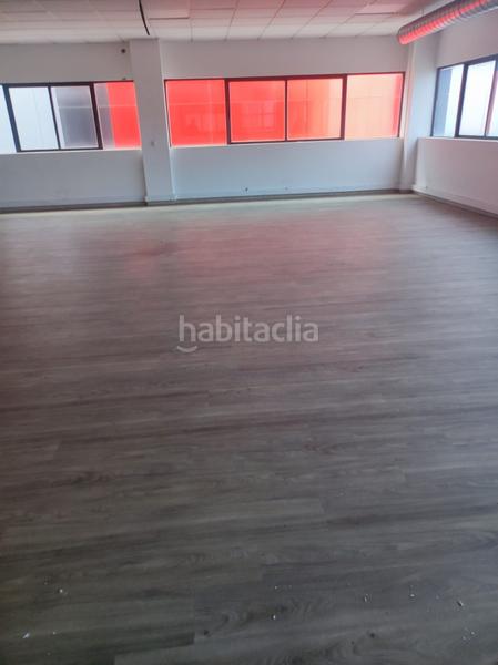 Foto 23af34c0-36cb-4b78-841e-336a581fa1f0. Bâtiment à usage industriel dans Gelves