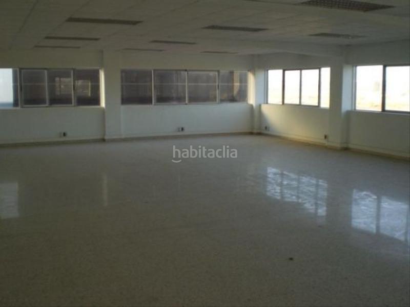 Foto 8751ab43-6ee7-40be-83c9-1319aa57ae0c. Bâtiment à usage industriel dans Gelves