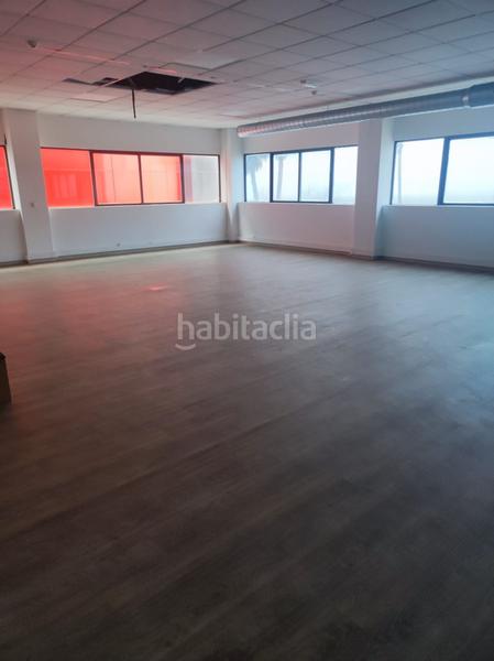 Foto d760d1cd-e6e7-4891-8f41-34238ecdc280. Bâtiment à usage industriel dans Gelves