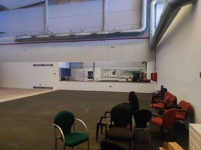 Foto e279ff0e-5a40-4978-8431-875b8c1d5611. Bâtiment à usage industriel dans Gelves