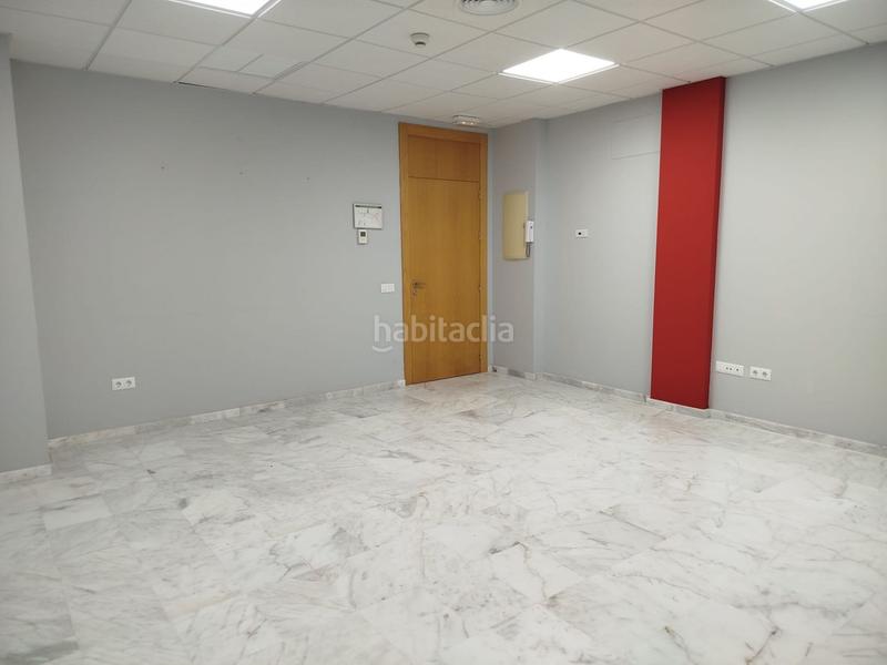 Foto ab6f0cfe-9dbc-49f5-a346-a7c6c2af2fb8. Alquiler oficina en industria 5 ofinas metropol!!! en Mairena del Aljarafe