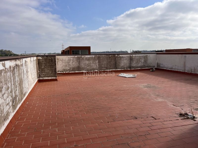 Foto 5036c119-1474-4769-b3e4-bba5d31954ea. Alquiler edificio  en alquiler citec en Gelves