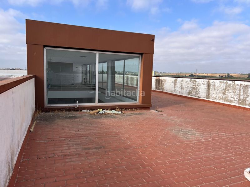 Foto b9c1b73c-7720-4dc0-ac0f-f2f9c32fa592. Alquiler edificio  en alquiler citec en Gelves