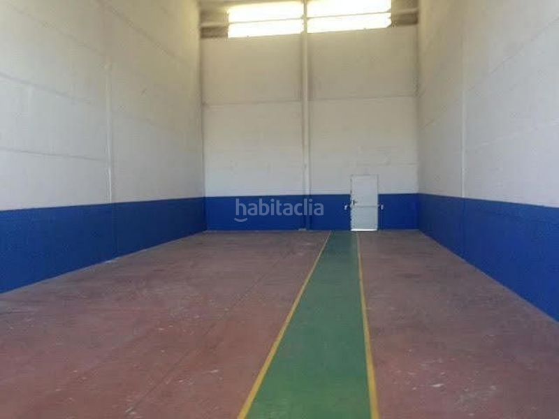Foto 9f0d042d-0df5-450c-8ec1-4a48a907c2b4. Fabrikhalle in formación 1 in Gelves