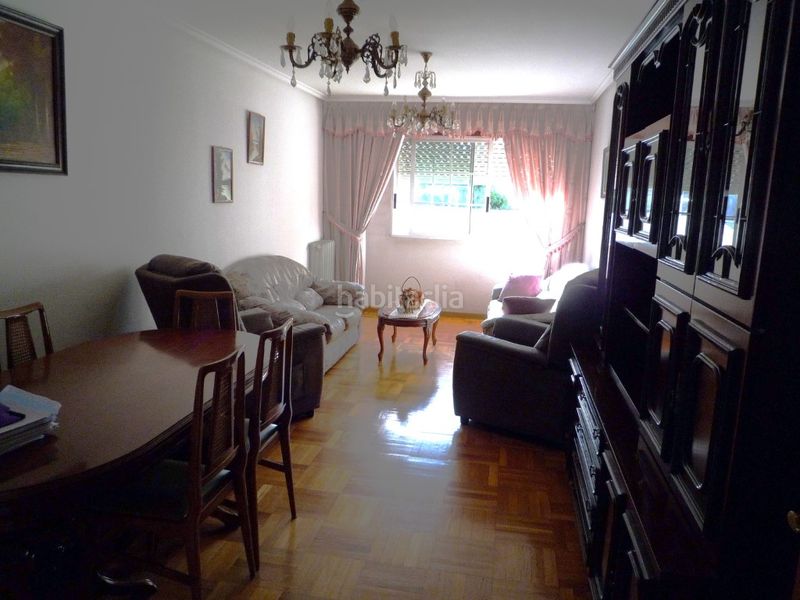 Foto d1b83fea-aeb0-4c25-bdb4-4d5a6dfbe6ab. Pis amb aparcament a Cacabelos