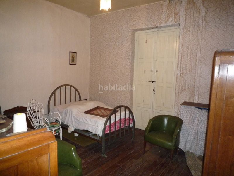 Foto 57aab1c2-1895-490f-a18b-c3b3a223ee1e. Casa amb aparcament a Cacabelos