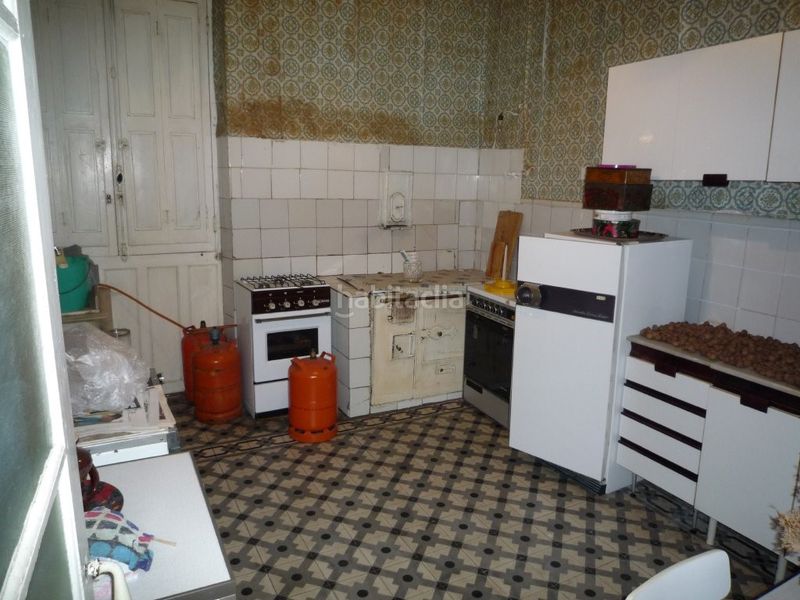 Foto dfb45556-0da1-4953-a17d-35f1652eca08. Casa amb aparcament a Cacabelos