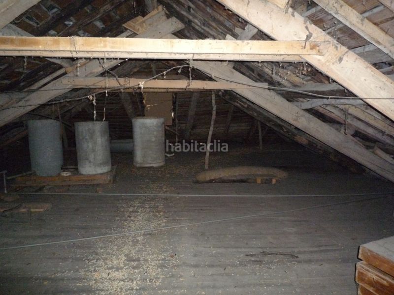 Foto f6d50da9-d984-49e5-b515-fb4948937769. Casa amb aparcament a Cacabelos